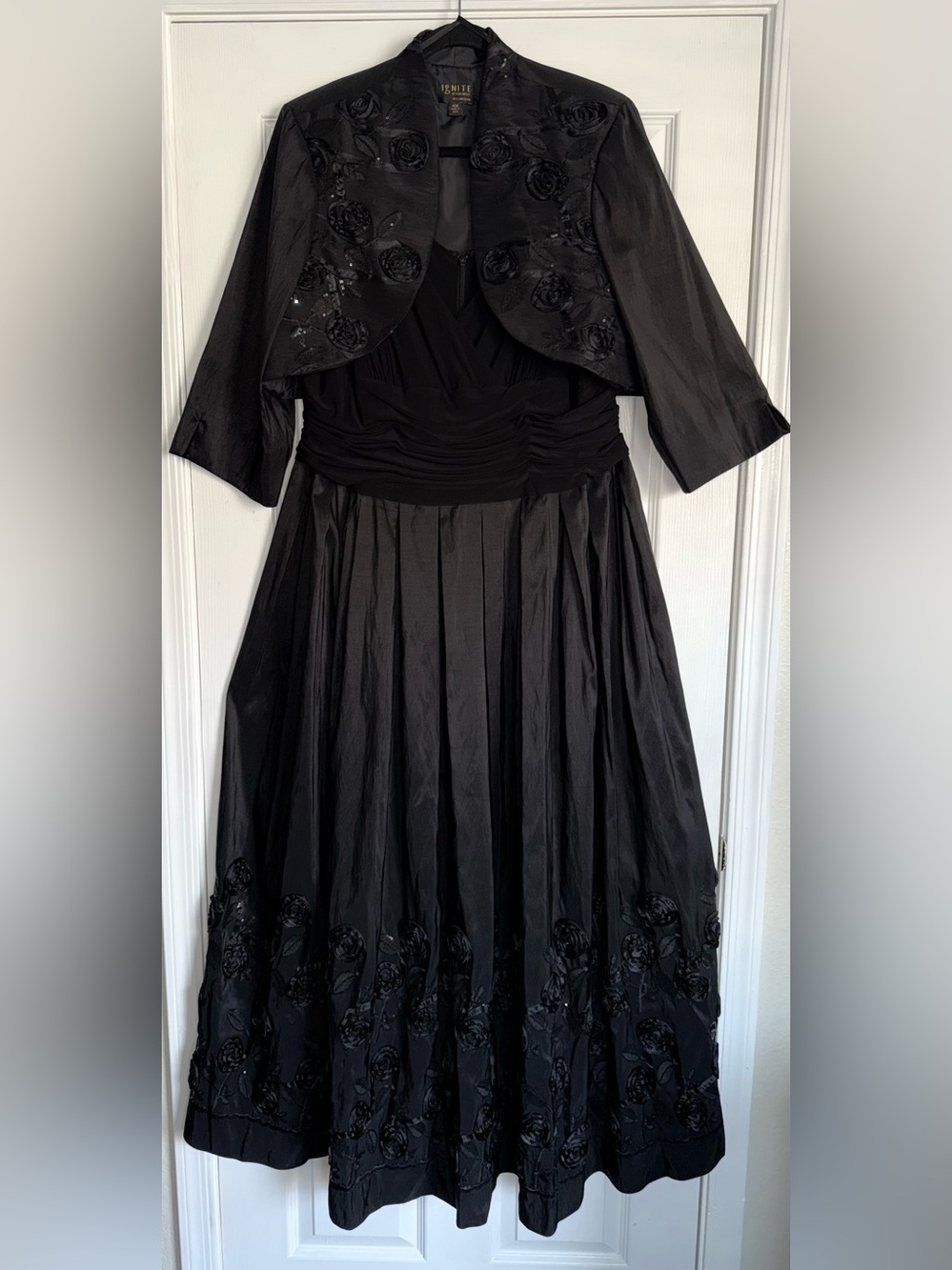 IGNITE EVENINGS 2 PC Set Black Sequin Rosette Gown + Bolero Jacket 18W Formal - Picture 3 of 16